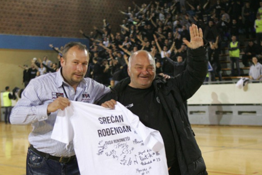 Rukometaši Partizana pobedom čestitali Miši Tumbasu rođendan